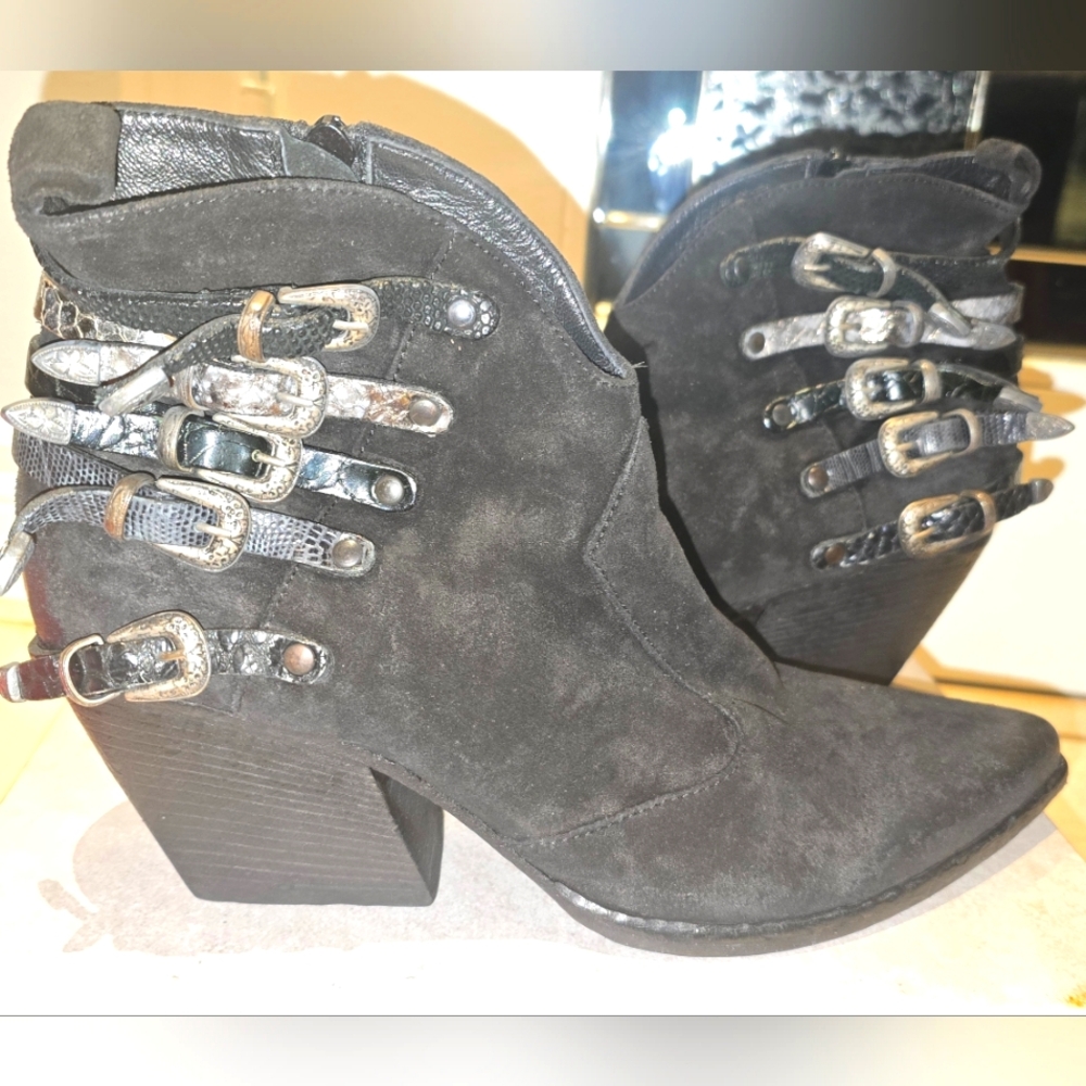 NIB! AUTHENTIC!! Elena Lachi Women's Black Suede Bootie Size 11B